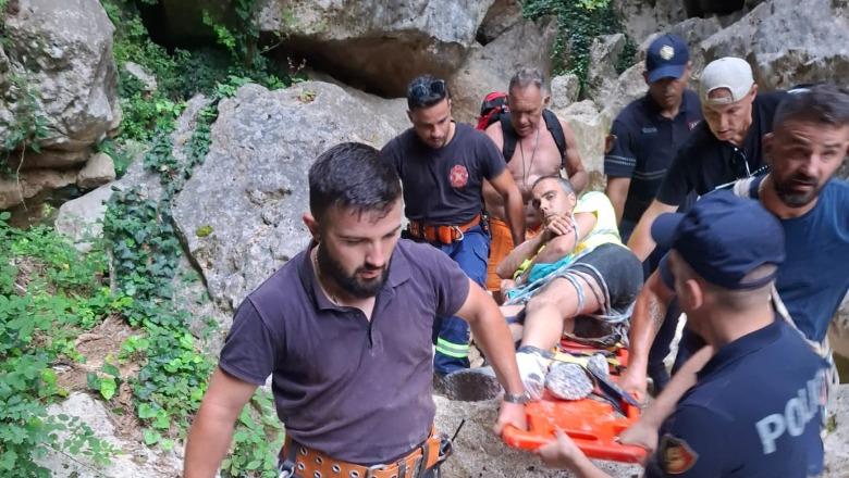 Shpëtohet çifti i bllokuar në Kanionin e Gjipesë, njëri prej turistëve transportohet në spital pas thyerjes së këmbës