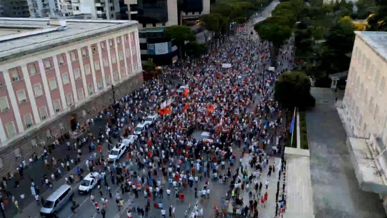 LIVE TV- Qytetarët 28 ditë në protestë: Rama jep dorëheqjen! Eurodeputetja ekstremiste italiane pasi takoi Arlind Qorin: Shqipëria nuk është plaçkë për t’u shitur