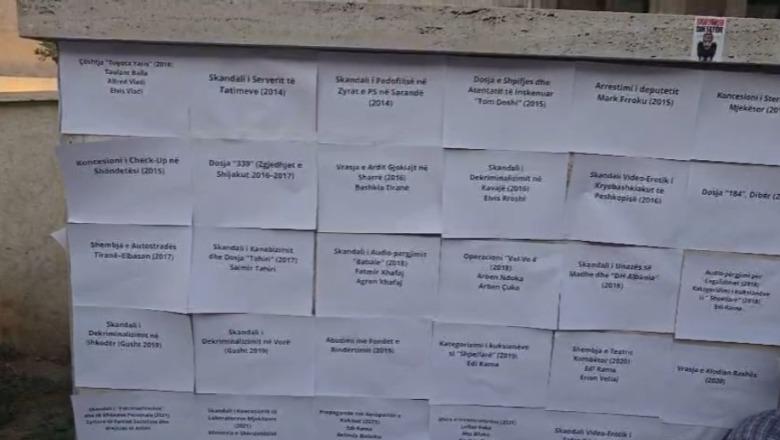 ‘Muri i skandaleve në kryeministri’, protestuesit afishojnë akuzat për qeverinë Rama