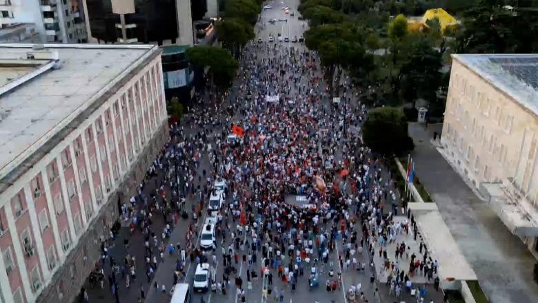 LIVE TV- Qytetarët 28 ditë në protestë: Rama jep dorëheqjen! Eurodeputetja ekstremiste italiane pasi takoi Arlind Qorin: Shqipëria nuk është plaçkë për t’u shitur