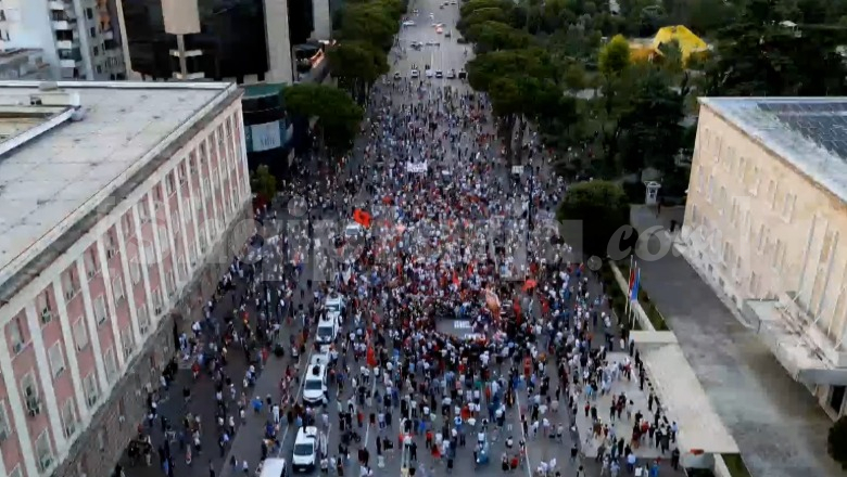 LIVE TV- Qytetarët 28 ditë në protestë: Rama jep dorëheqjen! Eurodeputetja ekstremiste italiane pasi takoi Arlind Qorin: Shqipëria nuk është plaçkë për t’u shitur
