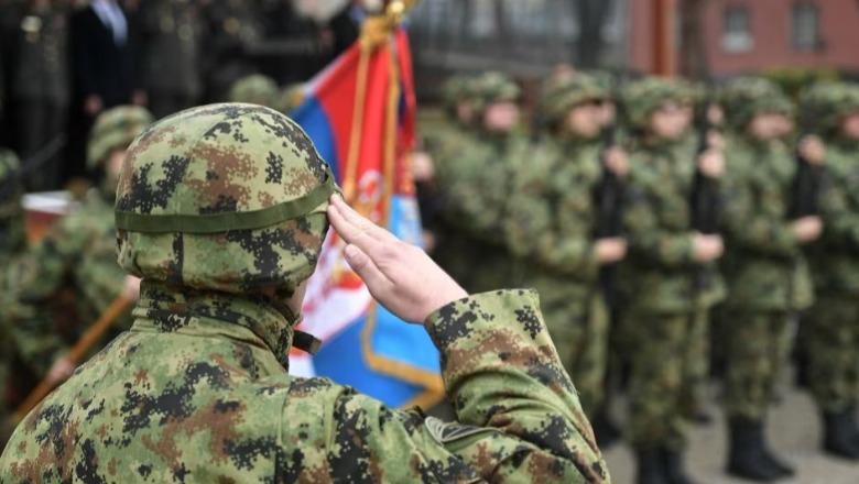 Serbia rikthen shërbimin e detyrueshëm ushtarak, Vuçiç: Rekrutët e parë do të thirren në mars