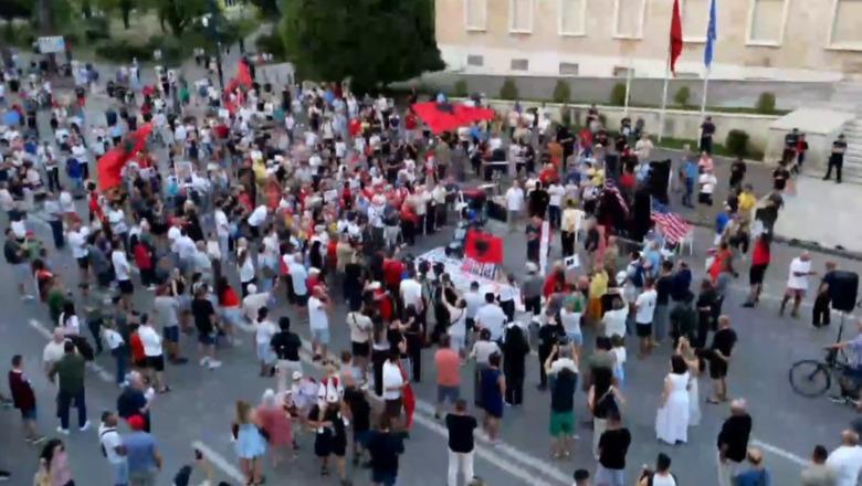 LIVE TV- Protesta e 29-të te kryeministria me thirrjet ''Rama n'burg, Berisha n'burg'