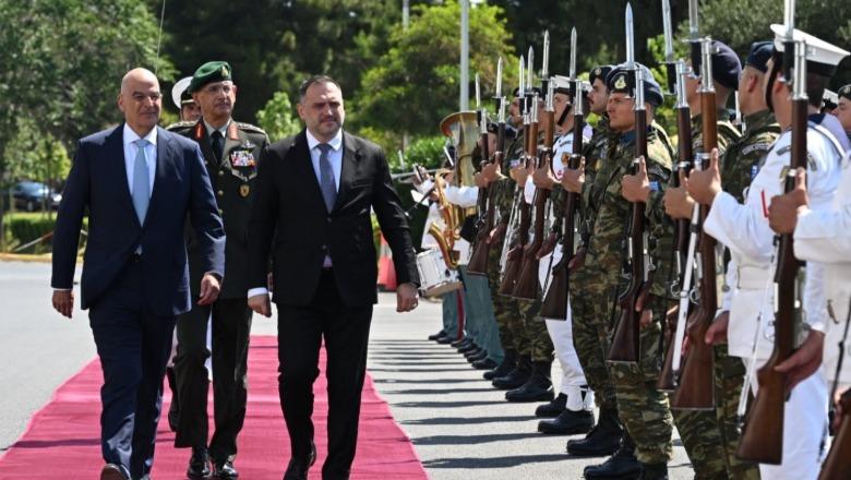 Ministri Nufi pritet në Athinë nga homologu grek Dendias, bashkëpunimi ushtarak dhe siguria kibernetike në qendër të takimit