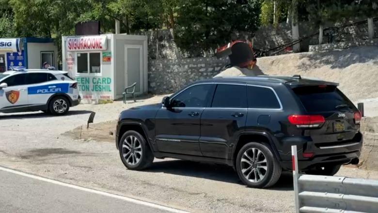 Plagosja e Brian Syzos në Pogradec/ Gjendet në Qafë-Thanë makina e autorit Nikolla Agolli, kërkime për armën
