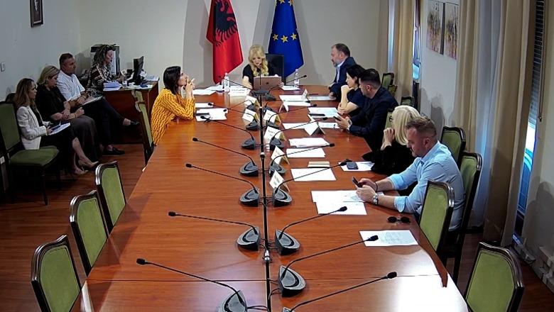 Një vit pasi komisioni ‘Braçe’ për dezinformimin mbaron, krijohet nënkomisioni për Integritetin e Informacionit dhe Dezinformimin