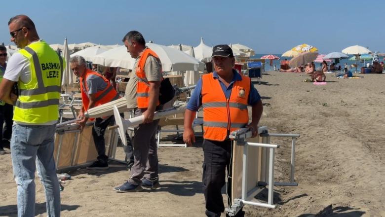 Aksion per hapësirat publike në Shëngjin, hiqen shezlonget e subjekteve private që kishin zaptuar plazhet 