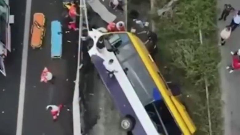 Autobusi i linjës së Beratit përmbyset në aksin Durrës-Tiranë, dy viktima! 7 të plagosur te Trauma 