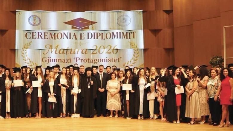 Kryepshkopi Joan mesazh të rinjve: Bëhuni protagonistë të së mirës, të paqes, të përpjekjes dhe të dashurisë