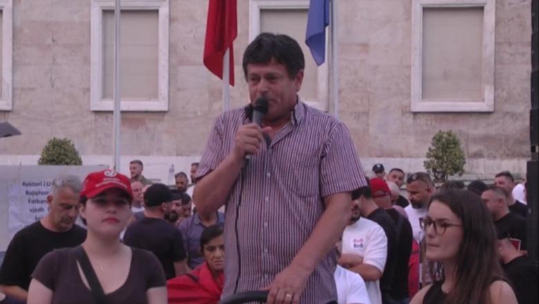 Protesta e 32-të, Pedagogu Lush Susaj thirrje qytetarëve: Ambasadat e BE-së dhe e SHBA-së të na ndihmojnë për të hequr qeverinë