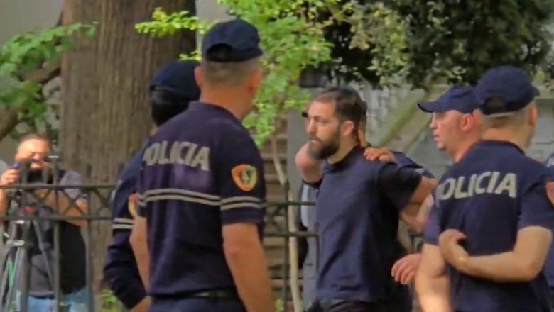 Protesta/ Kuvendi i rrethuar me barriera metalike! Disa të shoqëruar, mes tyre Gent Progni