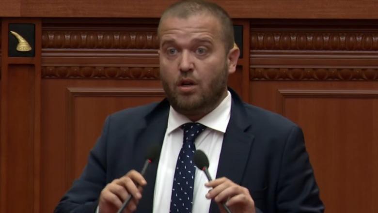 ‘Tradhtar, ti s’flet për Çamërinë!’ Bido i kthehet Muçi: Jemi mësuar të vijmë herët në punë, por ti s’ke punuar ndonjëherë