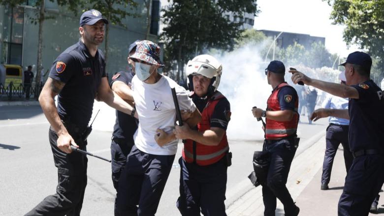 REAGIMET/ Rama: Protesta e atdhedashurisë ia ka lënë vendin filmit të vjetër të dhunës! Lamallari: Sulm ndaj shtetit! Gogu: Dhuna e papranueshme