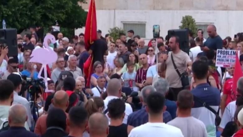 Organizatori i protestave Ilir Xhemalaj: Nuk do t’i përgjigjemi dhunës me dhunë, do të luftojmë paqësisht deri në largimin e regjimit
