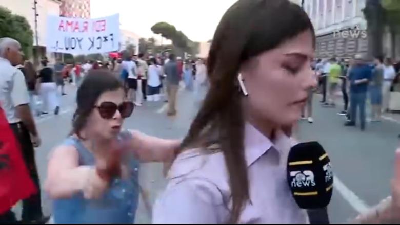 Po raportonte drejtpërdrejt protestën, qytetarët shtyjnë dhe lagin me ujë gazetaren Keida Muka! AGSH: Dënojnë me forcë sulmin fizik, cenim i rëndë i lirisë së medias