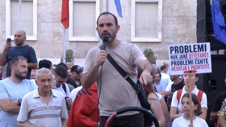 Organizatori i protestave Ilir Xhemalaj: Nuk do t’i përgjigjemi dhunës me dhunë, do të luftojmë paqësisht deri në largimin e regjimit