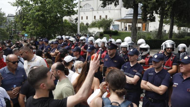 Protesta/ Avokati Dorian Matlija: Distancohem nga fantazitë institucionale të analfabetëve kushtetues të veshura me flamur patriotik