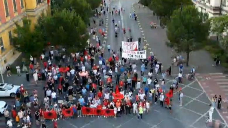 Protesta e 34-t në Tiranë, nis marshimi drejt kryeministrisë