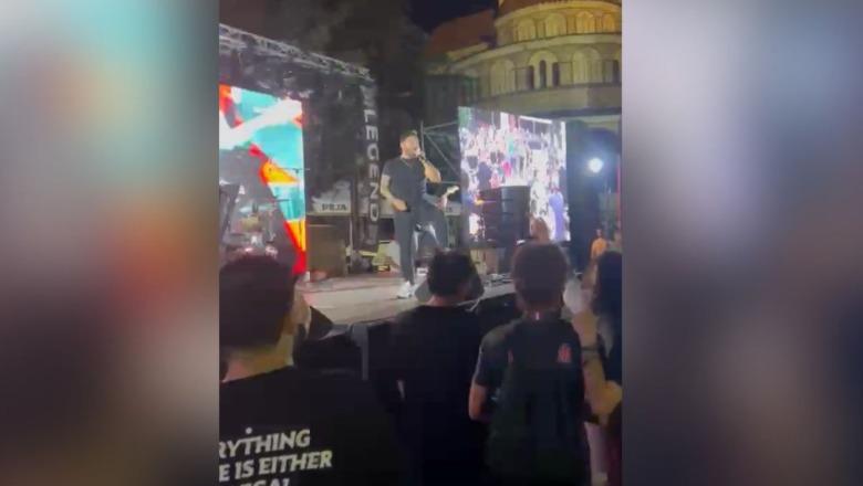 ‘Rama, jepe dorëheqjen’, koncerti i Renis Gjokës në Korçë shndërrohet në kor thirrjesh