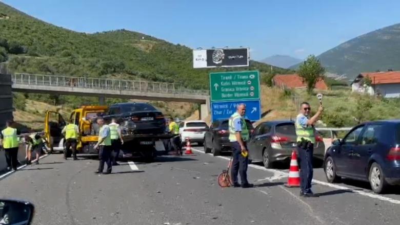 Shqiptarët e Kosovës dynden drejt bregdetit shqiptar, fluks i lartë hyrjesh në pikën kufitare të Morinës! 2 aksidente në Vërmicë shtojnë trafikun