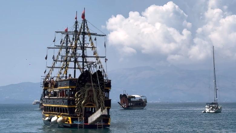 Dominojnë të rinjtë, qindra turistë nga Korfuzi në Sarandë: Deti i pastër dhe njerëz mikpritës! Rezervimet vijojnë dhe për gushtin