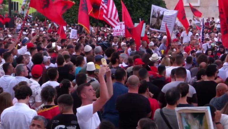 ‘Shumë urime për ty, asnjëri s’të do ty’, vogëlushi uron Ramën me këngë