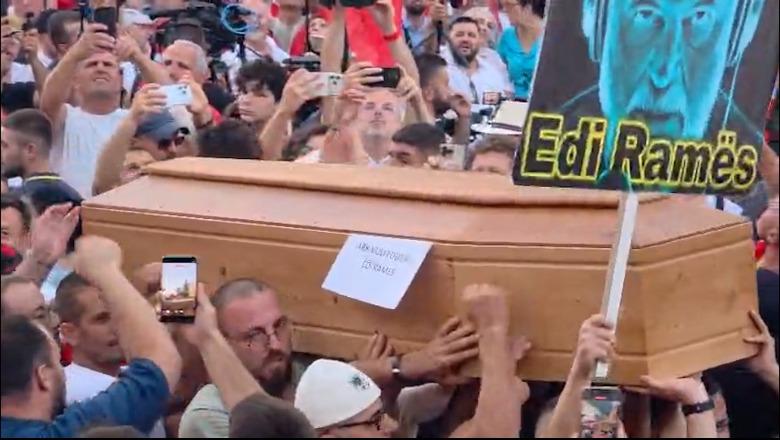 Arkivoli në protestë, Lamallari: S'mund të përdoret si dekor proteste, sidomos në sy të fëmijëvë! Braçe:  Shqipëria e re me këtë pamje është ekstremiste