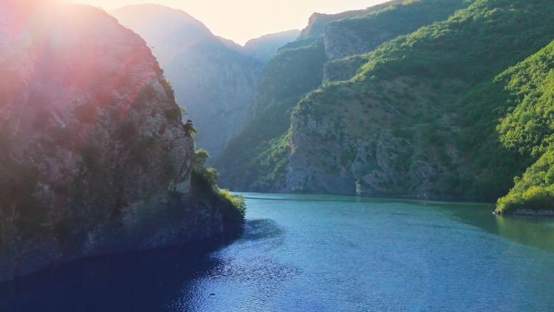 Lugina e Drinit në veri të vendit një atraksion tërheqës! Numri e turistëve rritet ndjeshëm pas ndërtimit të rrugës së Komanit