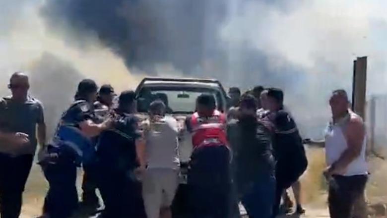 Zjarri në Drizë të Fierit/ Rrezikohen banesat, evakuohen 11 familje! Ndërhyrje me 2 helikopterë! Shoqërohen 2 persona, dyshohet për zjarrvënie (VIDEO)