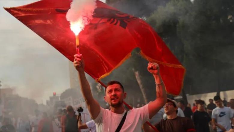 Fatos Çoçoli: Qëndrestarët e protestës dhe anti-kultura e urrejtjes