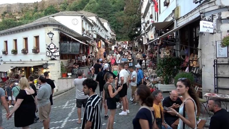Gjirokastra, ndër qytetet më të ‘lakmuara’ nga të huajt! Vetëm gjatë qershorit, u vizitua nga 25 mijë turistë