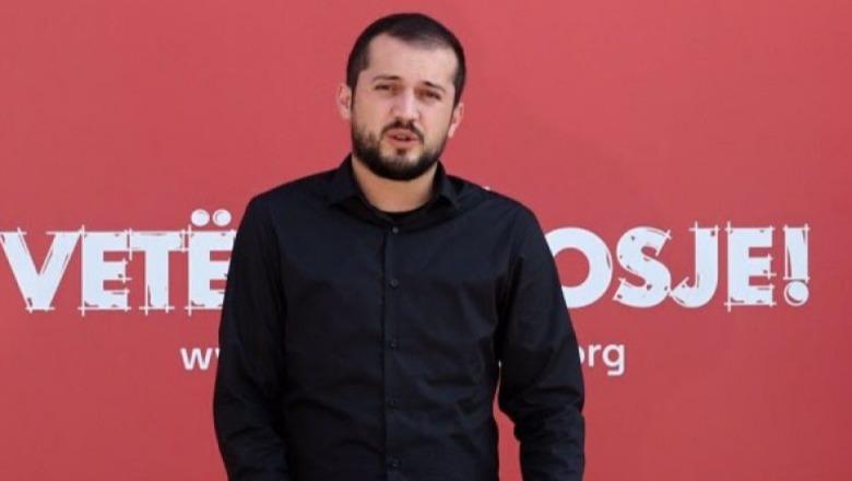 Deputeti i Albin Kurtit iu bashkua protestës kombëtare në Tiranë: Shqipëria atdheu i secilit shqiptar, kur tentohet të shitet, nuk do të heshtim kurrë