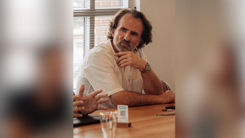 Aktivisti Dritan Alsela ‘skanon’ Agron Shehajn: Kali i Trojës së sistemit, rrijini larg! Është si Berisha në vitet ‘90