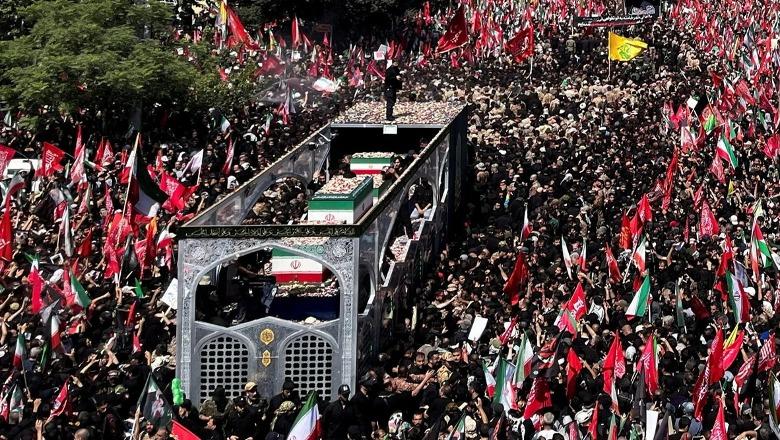 Iran, qindra mijëra njerëz në ceremoninë për Ali Khamenein! CNN: Tensione, thirrje kundër SHBA, Trump e Izraelit