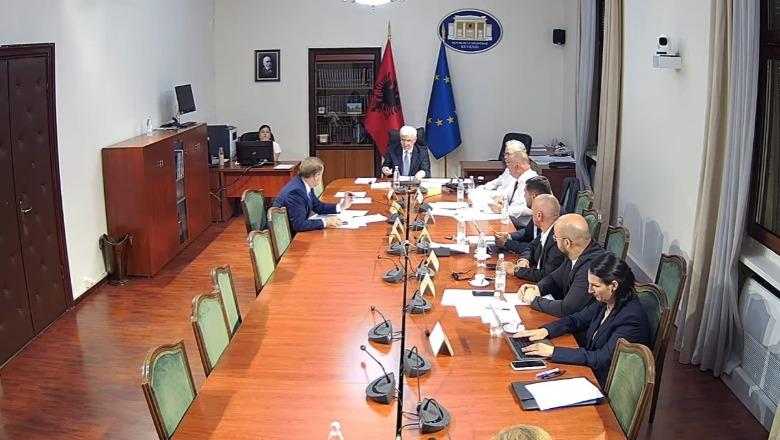Komisioni ‘Xhafaj’ kritika KLP: Nga sistemet më të dobëta të drejtësisë! Mbi 100 vakanca, kërkoni 12 prokurorë! Trajnimet s’janë për qoka