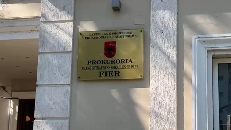 Pas Semanit, ish-drejtori i Kadastrës së Fierit dyshohet se tjetërsoi edhe 71.7 hektarë tokë në Levan, i sekuestrohen 716 mijë euro! Masë sigurie edhe për 2 të tjerë