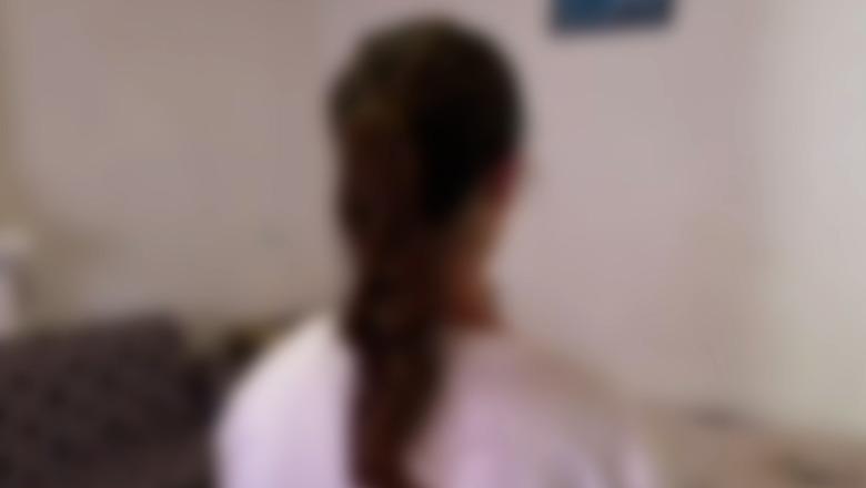 Flet nëna e një prej tre vajzave që dhunuan shoqen në Fier: Nuk e dinim! U diagnostikua me probleme të shëndetit mendor para 3 muajsh