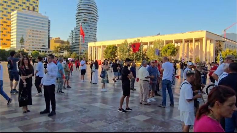 Protesta e 38-të në Tiranë, qytetarët kërkojnë largimin e Ramës dhe Berishës nga skena politike