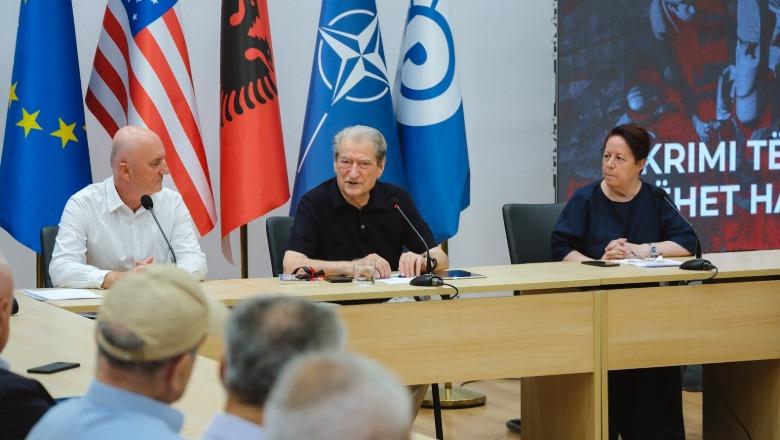 Berisha takim me të përndjekurit politikë: Sot nderohen kriminelët dhe banditët! Nuk harron dhe protestën: Të mobilizohemi