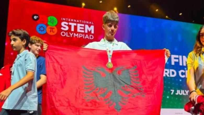 Një tjetër sukses ndërkombëtar për 15-vjeçarin shqiptar, Loris Qose fiton medaljen e artë në Olimpiadën Ndërkombëtare STEM në matematikë