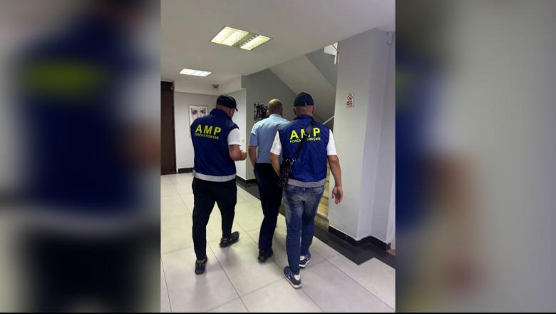 Fushë-Krujë/ Drogë e organizim i paligjshëm i lojërave të fatit, në pranga një efektiv policie e 2 persona të tjerë (EMRAT)
