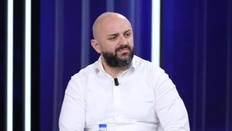 Edviol Kulluri, ‘Kryendrituri’, pikëpyetjet e shumta mbi ideologun e protestës! Si i thurrte elozhe vrasësit të gjyqtarit Kalaja, pak muaj më parë
