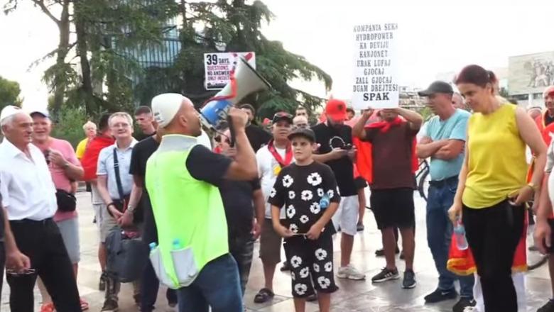 Mbahet në Tiranë tubimi i 39-ë kundër Qeverisë, protestuesit mblidhen te sheshi Skënderbej! Kërkojnë largimin e gjithë klasës politike