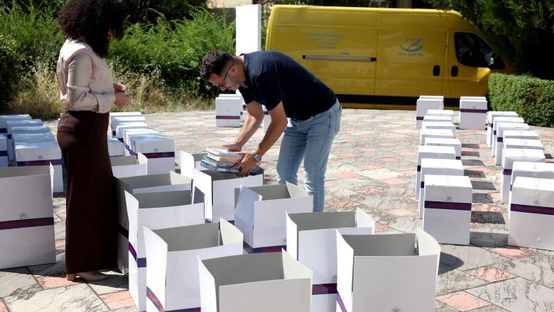 Nga Greqia në SHBA, nis shpërndarja e teksteve shqipe falas në 15 vende të diasporës