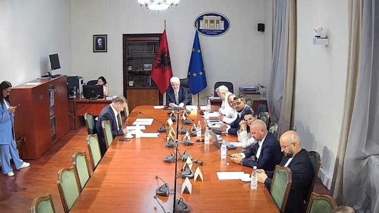 Kalon në komision rezoluta për KLGJ, në shtator diskutohet ‘backlog’! Xhafaj: Të dhëna për ndikim në promovimin e gjyqtarëve
