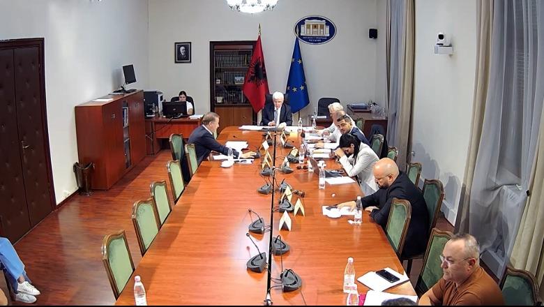 Kalon në komision rezoluta për KLGJ, në shtator diskutohet ‘backlog’! Xhafaj: Të dhëna për ndikim në promovimin e gjyqtarëve
