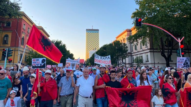 Frrok Çupi: Në bulevard po lind komunizmi