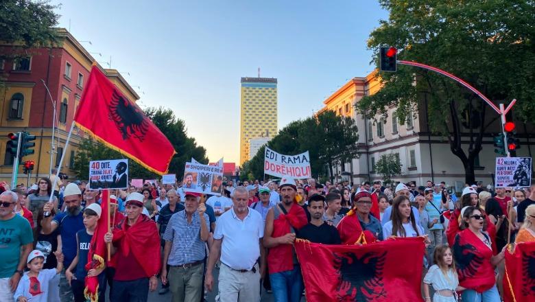 Qytetarët 40 ditë në protestë kundër qeverisë së Edi Ramës