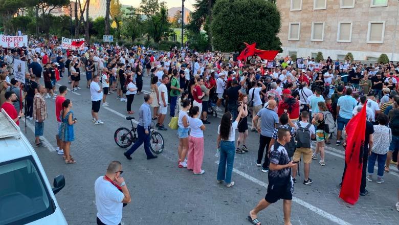 Identifikohen disa nga rekomanduesit e mijëra review-ve false kundër biznesit