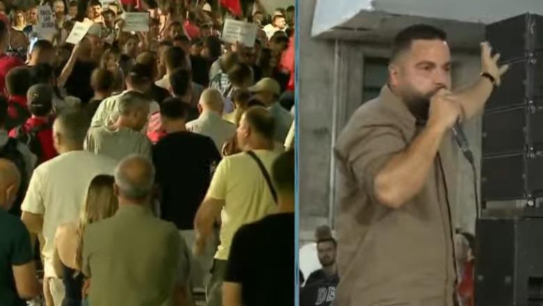 Protestuesi: Rama mos bëj gangsterin se nuk bëhesh dot i fortë me popullin, të ka ardhur fundi! Kjo është shtëpia jonë, ne vendosim